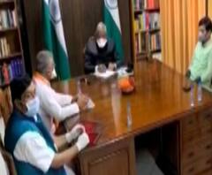 রাজ্যপালের কাছে গিয়ে রাজ্যের করোনা বিভ্রান্তি নিয়ে অভিযোগ জানিয়ে এলেন বিজেপি নেতারা