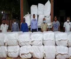 Gutakha truck seized in Baramati | बारामतीमध्ये बिस्कीटांच्या नावाखाली गुटख्याची वाहतूक | ABP Majha 