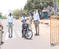 Sangli Police Security | लॉकडाऊनमुळे सांगलीत पोलिसांकडून कडेकोट नाकाबंदी, कोरोनाबाधितांची संख्या कमी होऊनसुद्धा नियमांचं पालन