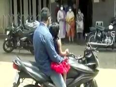 कोरोना के खिलाफ जंग लड़ती नर्स मां को देखकर रो पड़ी बेटी, देश हुआ भावुक | Mathrubhumi