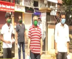 Lockdown | नवी मुंबईत बँकांबाहेर गर्दी, जनधन योजनेचे पैसे काढण्यासाठी रांगा