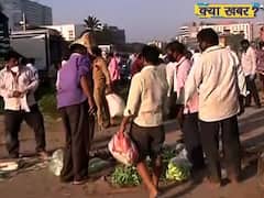 Corona Lockdown के बीच Mumbai में खुले आम उड़ाई जा रही है Social Distancing की धज्जियां |ABP Uncut