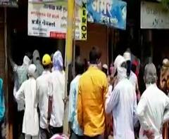 India Lockdown | परळीमध्ये भाजीपाला खरेदीसाठी प्रचंड गर्दी; नागरिकांनी प्रशासनाचे आदेश पायदळी तुडवले