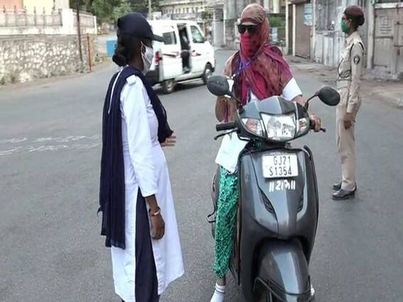 નવસારીઃ ગર્ભવતી હોવા છતાં આ TRB મહિલાકર્મી બજાવી રહી છે ફરજ, જુઓ વીડિયો