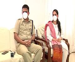 कोरोनाशी लढताना! चिमुकलीला घरी ठेवून देशमुख दाम्पत्य जनसेवेत! पती पोलिस अधिक्षक तर पत्नी रुग्णांच्या सेवेत