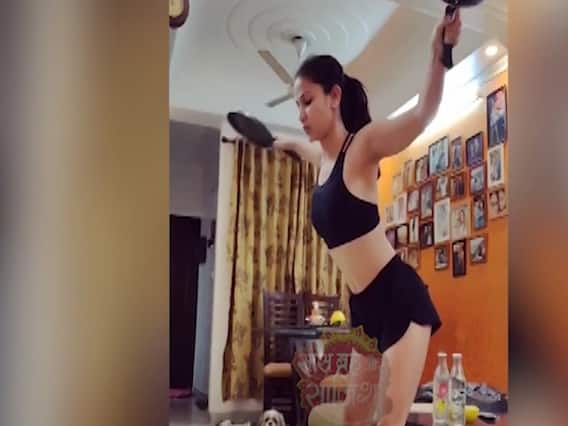 'Mujhse Shaadi Karoge' fame Aanchal Khurana's different home workout 