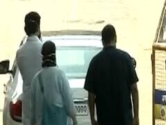 Rishi Kapoor के अंतिम संस्कार में शामिल होने पहुंचे Abhishek Bachchan