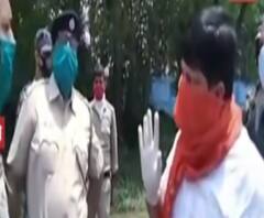 ‘চোর ধরার মতো আমার গাড়ি আটকে গুণ্ডা ডাকছিল’, পুলিশের বিরুদ্ধে এফআইআর করার হুমকি বিজেপি সাংসদের 