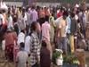 Mumbai: Amid lockdown people throng Mumbai's market