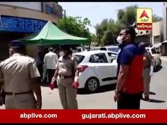 સુરેન્દ્રનગર જિલ્લામાં લોકડાઉનનો ચૂસ્ત અમલ કરાવવા કલેક્ટર ઉતર્યા રસ્તા પર, જુઓ વીડિયો