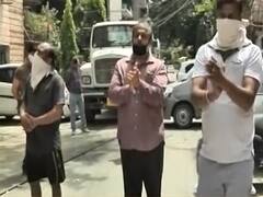 Dilshad colony को सैनिटाइज करने वाले Corona Warriors का लोगों ने ताली बजाकर किया सम्मान