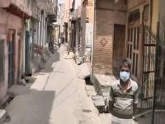 COVID 19: Delhi का Chhawla गांव बना मिसाल, संक्रमण से बचने के लिए गांववालों ने इलाके को किया सील