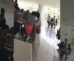 MNC Social Distancing | नवी मुंबई पालिकेत सोशल डिस्टन्सिंगची ऐशीतैशी, एकाच टेबलवर 10-12 जणांचं एकत्र बसून जेवण