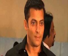 লকডাউনে প্রিয় ঘোড়ার সঙ্গে সময় কাটাচ্ছেন সলমন, ফের রান্নাঘরে ক্যাটরিনা, সোশ্যাল মিডিয়ায় লাইভ গান শ্রেয়ার