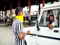 Meet 'Pandey Ji', the cop schooling lockdown violators | Ghanti Bajao