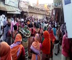 Nagpur Social Distancing Violation | नागपूरमध्ये गरजूंसाठीच्या धान्यवाटपाच्या कार्यक्रमात जीवघेणी गर्दी