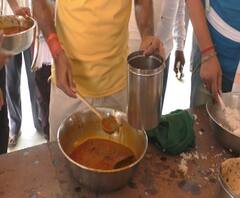 Chandrapur Lockdown Help | लॉकडाऊनमध्ये 15हजार गरजू लोकांसाठी कम्युनिटी किचनची सोय