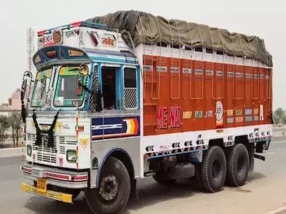 सूरत से ट्रक में छिपकर यूपी पहुंचे 26 मजदूर, पुलिस ने पकड़ा, ट्रक ड्राइवर के खिलाफ केस दर्ज