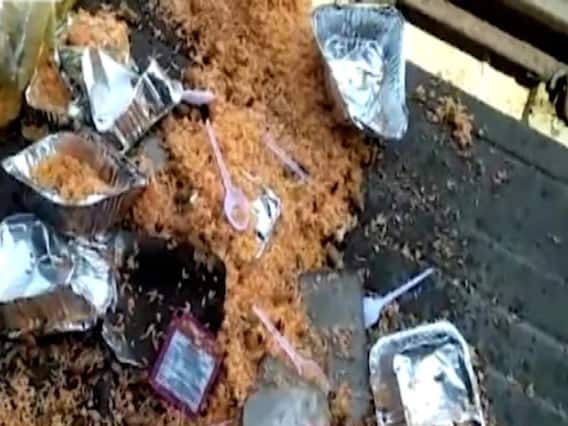 बिहार में स्पेशल श्रमिक ट्रेन में बासी खाना देने पर यात्रियों का हंगामा