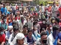 ट्रेन के लिए Mumbai के Bandra में जुटी भारी भीड़ | Top 40 News