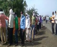 Liquor Shop | हिंगोलीत दारू खरेदीसाठी महिलाही रांगेत, हिंगोली जिल्ह्यात 31मे पर्यंत दारुविक्रीला परवानगी