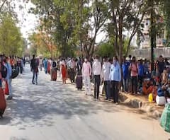 Lockdown 4.0 | वसईच्या सनसिटी मैदानात सलग दुसऱ्या दिवशी मजुरांची गर्दी