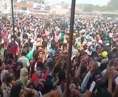 Gaziabad | गाझियाबादमध्ये श्रमिक ट्रेनच्या बुकिंगसाठी हजारो मजूर मैदानात,काळजाचा ठोका चुकवणारी गर्दी | स्पेशल रिपोर्ट