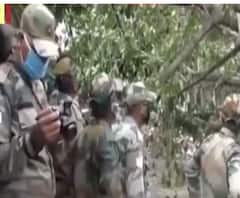 উমপুন: বেহালার চণ্ডীতলায় গাছ কাটার কাজ শুরু সেনার