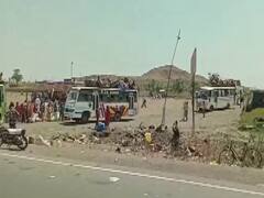 महाराष्ट्र-मध्य प्रदेश बॉर्डर पर पुलिस के रोके जाने पर पलायन कर रहे यूपी के मजदूरों का हंगामा 