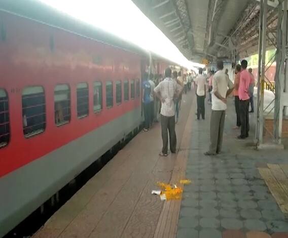 Shramik Special Train | गोरखपूरला निघालेली श्रमिक स्पेशल ट्रेन ओदिशाला पोहोचली; प्रताप सरनाईकांची प्रतिक्रिया