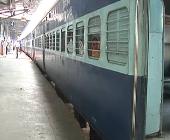 Reservation Counter | आजपासून मर्यादित स्वरुपात रेल्वे स्टेशनवर आरक्षित गाड्यांचे काउंटर सुरु होणार 