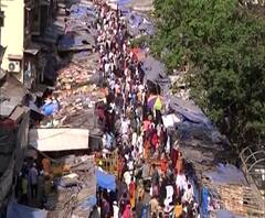 Bhendi Bazaar | मुंबईच्या भेंडी बाजारात जीवघेणी गर्दी, सोशल डिस्टन्सिंगचे तीन तेरा