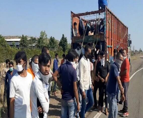 Lockdown 3 | परप्रांतीय मजुरांचा नाशिक-पुणे महामार्गावर जीवघेणा प्रवास