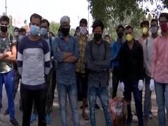 स्पेशल ट्रेन से अहमदाबाद से दिल्ली पहुंचे यूपी के लोग, बस ना मिलने की वजह से स्टेशन पर फंसे