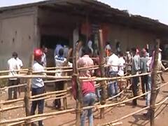 Chhattisgarh में शराब दुकानों के बाहर social distancing का उल्लंघन