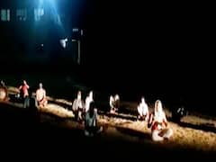 Darbhanga: Migrants hold a 'satsang' in quarantine center feat. social distancing