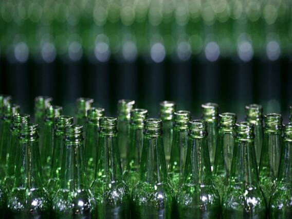 कहीं शराब खरीदने के लिए इकठ्ठा भीड़ कोरोना के केस बढ़ा तो नहीं देगी?