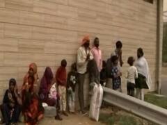 Ground Report: दिल्ली एनसीआर में तेज आंधी और बारिश के बीच पलायन कर रहे मजदूर