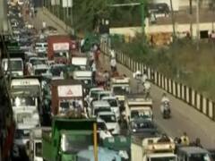 Only with passes to pass through Delhi-Ghaziabad border