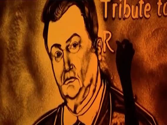 Sand artist मानस साहू ने दी Rishi Kapoor को श्रद्धांजलि