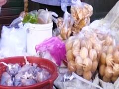 Delhi के Chawri Bazar में खुली गोलगप्पे की दुकानें