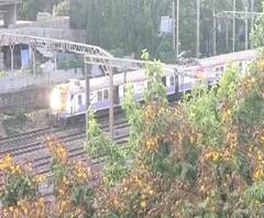 Lockdown 4.0 | रेल्वेच्या अत्यावश्यक कर्मचाऱ्यांसाठी मध्य रेल्वेची लोकल रुळावर