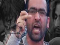 Shameful: Supporters of Riyaz Naikoo attack Indian army's vehicle