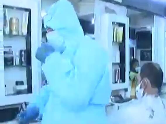 વડોદરા: ચેમ્પિયન હેર સલૂનમાં વાળંદ PPE સૂટ અને સિંગલ યૂઝ સામાનનો કરી રહ્યાં છે ઉપયોગ, જુઓ વીડિયો