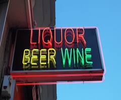 Wine Shops | मद्यप्रेमींच्या धिंगाण्याने अनेक जिल्ह्यात मद्यविक्री बंदच, ऐसे पिएगा इंडिया तो कैसे जिएगा इंडिया?