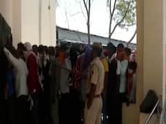 देश के कई हिस्सों में उड़ी Social Distancing की धज्जियां