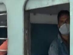  વડોદરાથી ઉત્તર પ્રદેશના પરપ્રાંતિયો ટ્રેનમાં વતન જવા રવાના, જુઓ વીડિયો