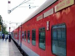 स्पेशल ट्रेनों में हुई मजदूरों की मौत पर NHRC ने उठाए सवाल, रेलवे बोर्ड को नोटिस भेज मांगा जवाब