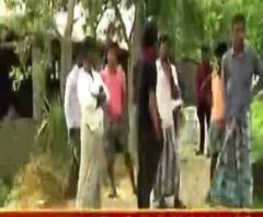 করোনা : গ্রামে মা-শিশুদের খাবার জোগাচ্ছেন আইনের ছাত্র পুষ্পেন্দু