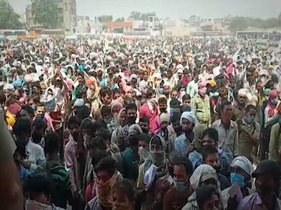 Migrant workers create chaos in Ghaziabad | Master Stroke Full